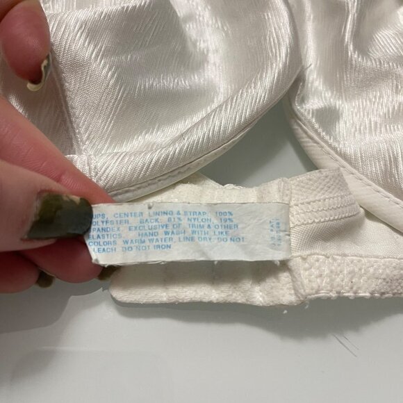 Vintage Playtex Women's White Thick Padded Strap Underwire Modest Bra Size 38C - Picture 6 of 8